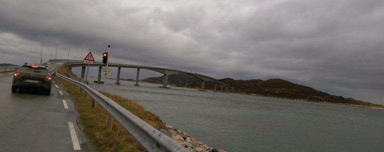 The one way bridge, Sommaroy